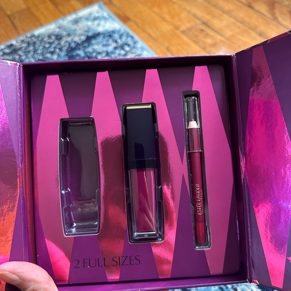 Brand New Estee Lauder Casino Royale Plum Lips